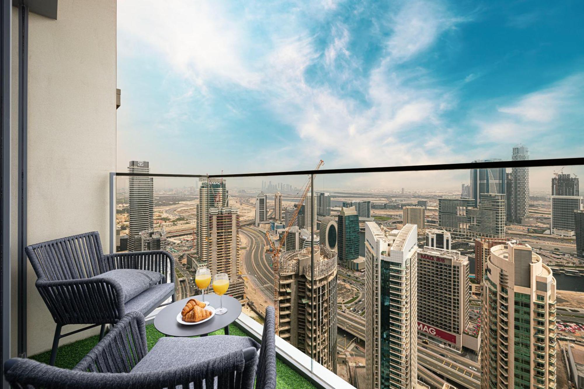 Smartstay At Burj Royale - Full Burj Khalifa View - Brand New Luxury Apartments ดูไบ ภายนอก รูปภาพ