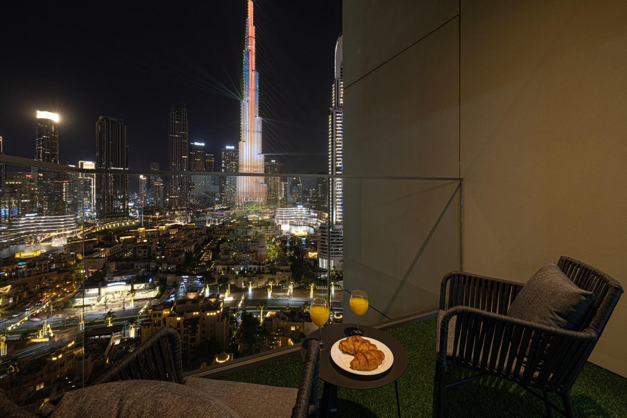 Smartstay At Burj Royale - Full Burj Khalifa View - Brand New Luxury Apartments ดูไบ ภายนอก รูปภาพ