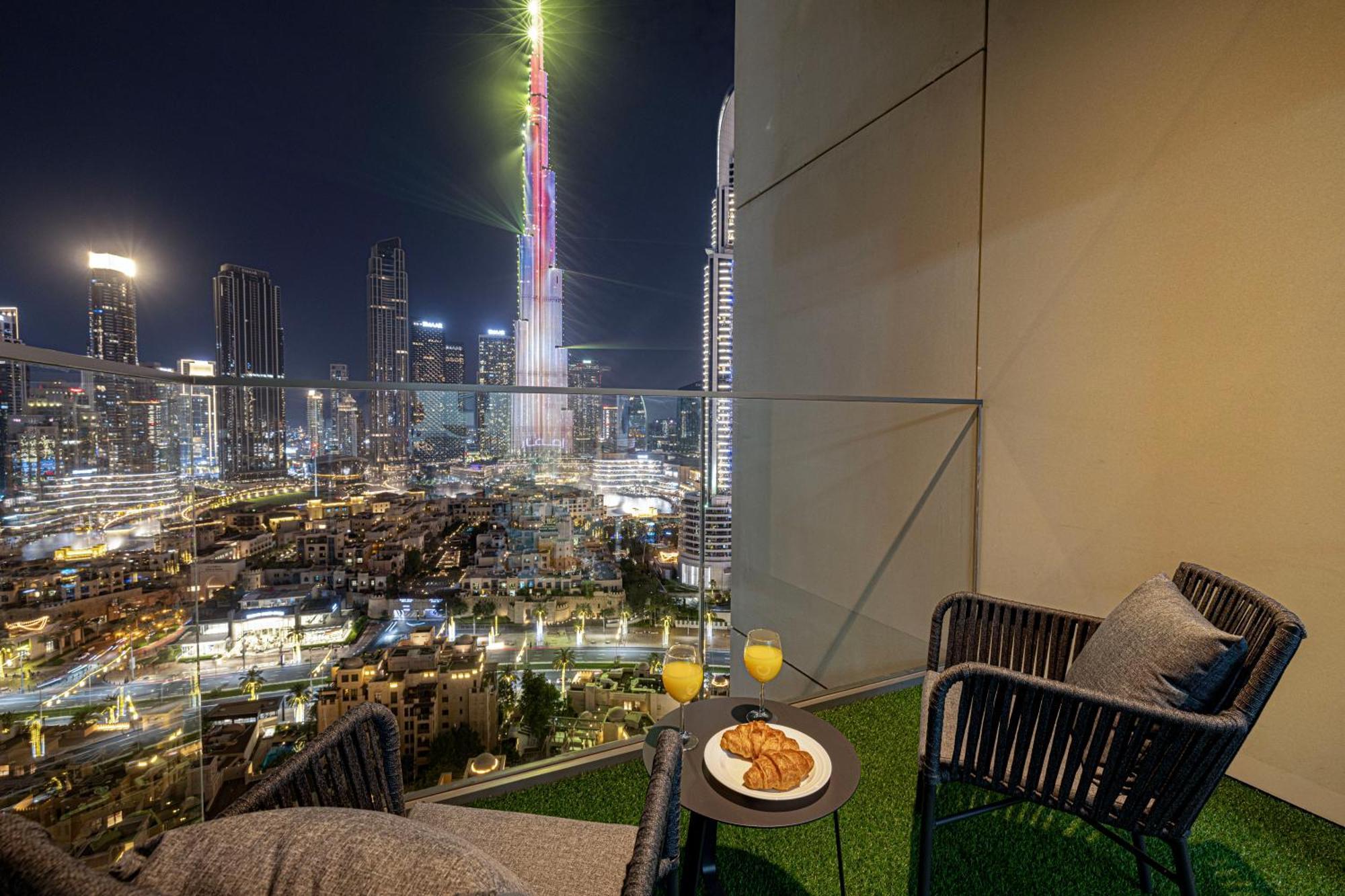 Smartstay At Burj Royale - Full Burj Khalifa View - Brand New Luxury Apartments ดูไบ ภายนอก รูปภาพ